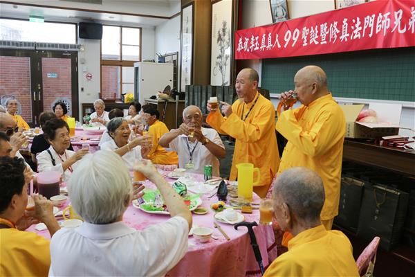 師尊聖誕用餐3